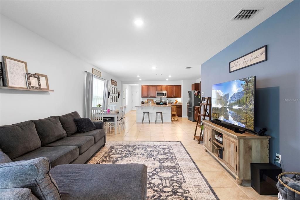 For Sale: $299,900 (3 beds, 2 baths, 1617 Square Feet)