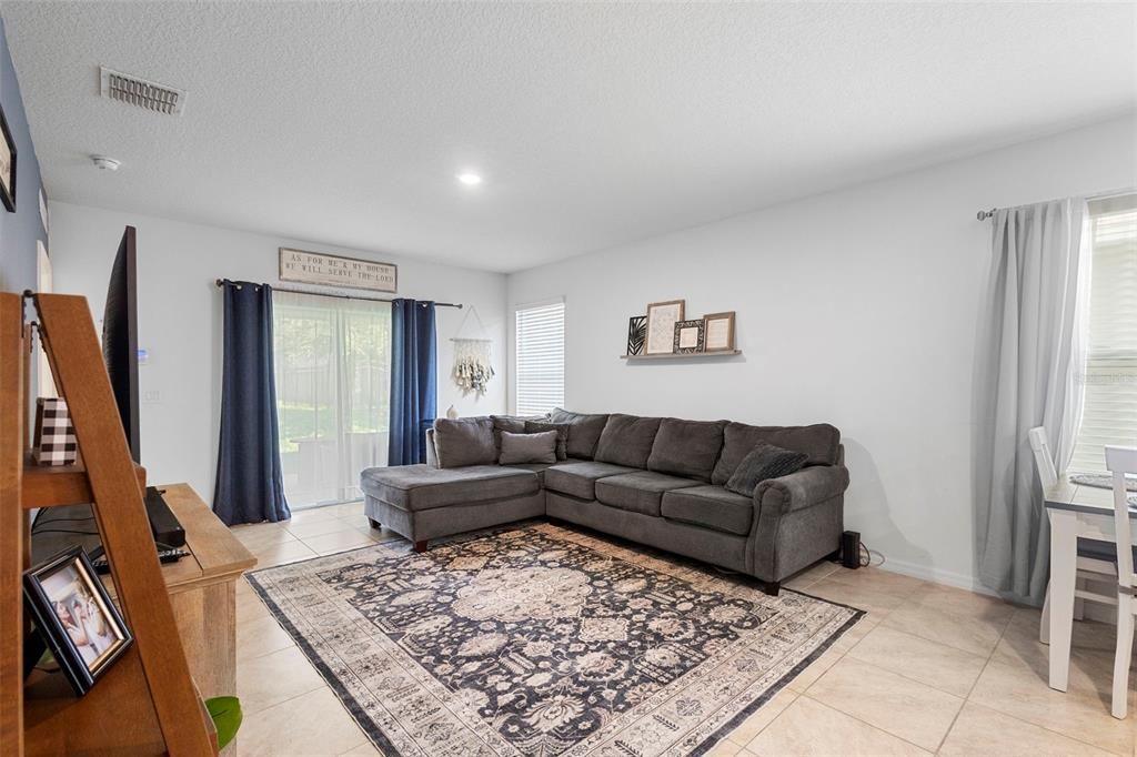 For Sale: $299,900 (3 beds, 2 baths, 1617 Square Feet)