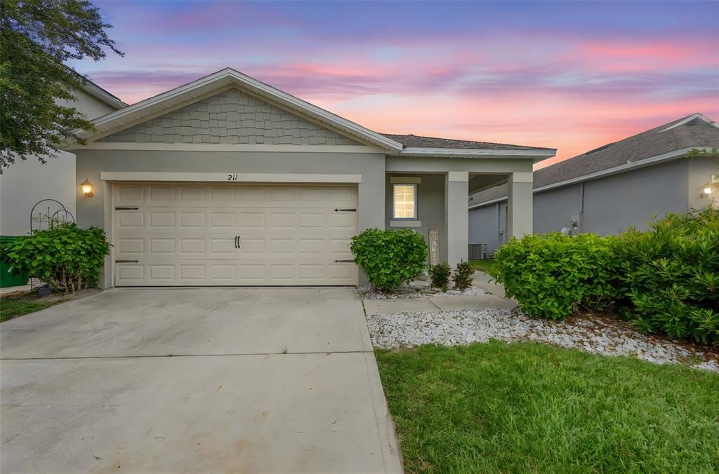 For Sale: $299,900 (3 beds, 2 baths, 1617 Square Feet)