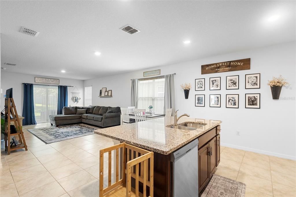 For Sale: $299,900 (3 beds, 2 baths, 1617 Square Feet)