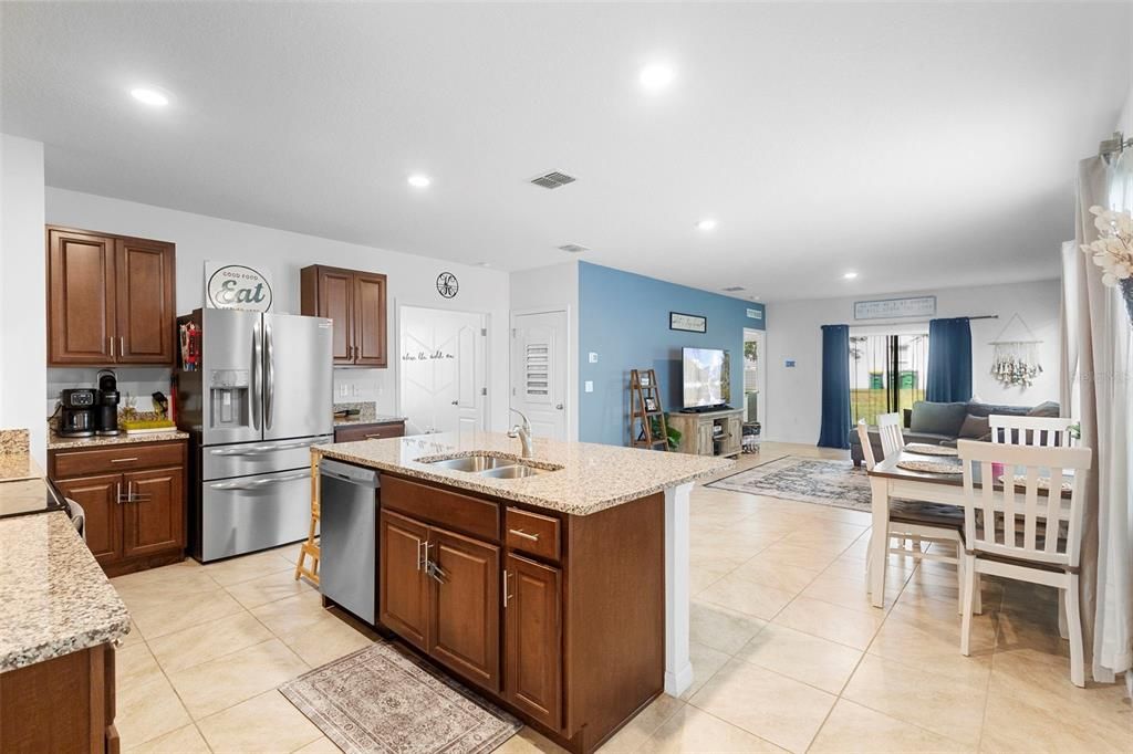For Sale: $299,900 (3 beds, 2 baths, 1617 Square Feet)