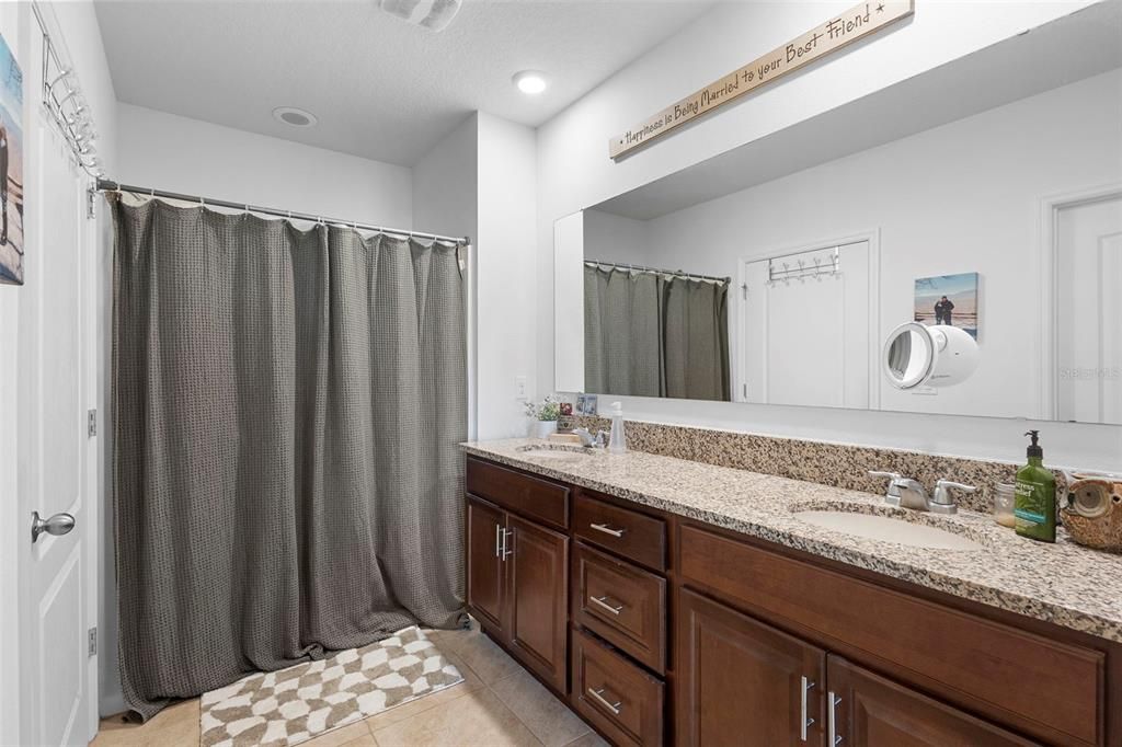 For Sale: $299,900 (3 beds, 2 baths, 1617 Square Feet)