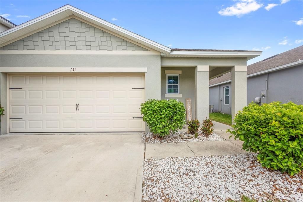 For Sale: $299,900 (3 beds, 2 baths, 1617 Square Feet)