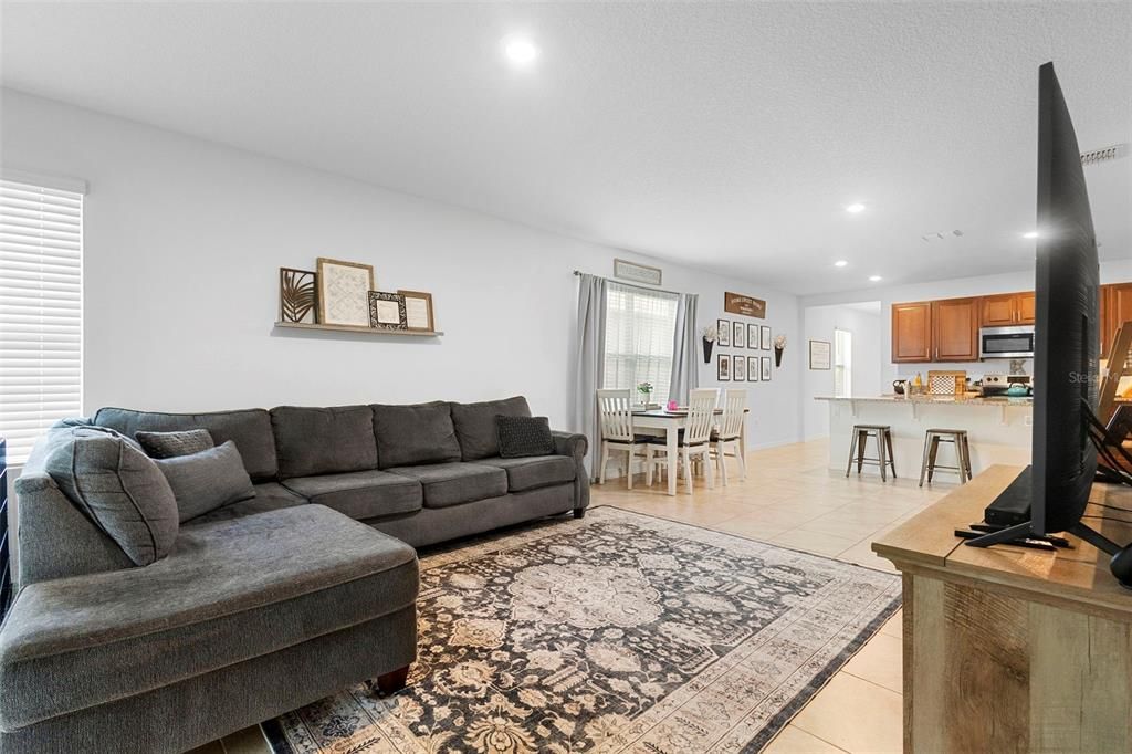 For Sale: $299,900 (3 beds, 2 baths, 1617 Square Feet)