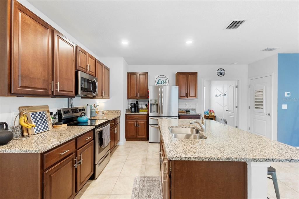 For Sale: $299,900 (3 beds, 2 baths, 1617 Square Feet)
