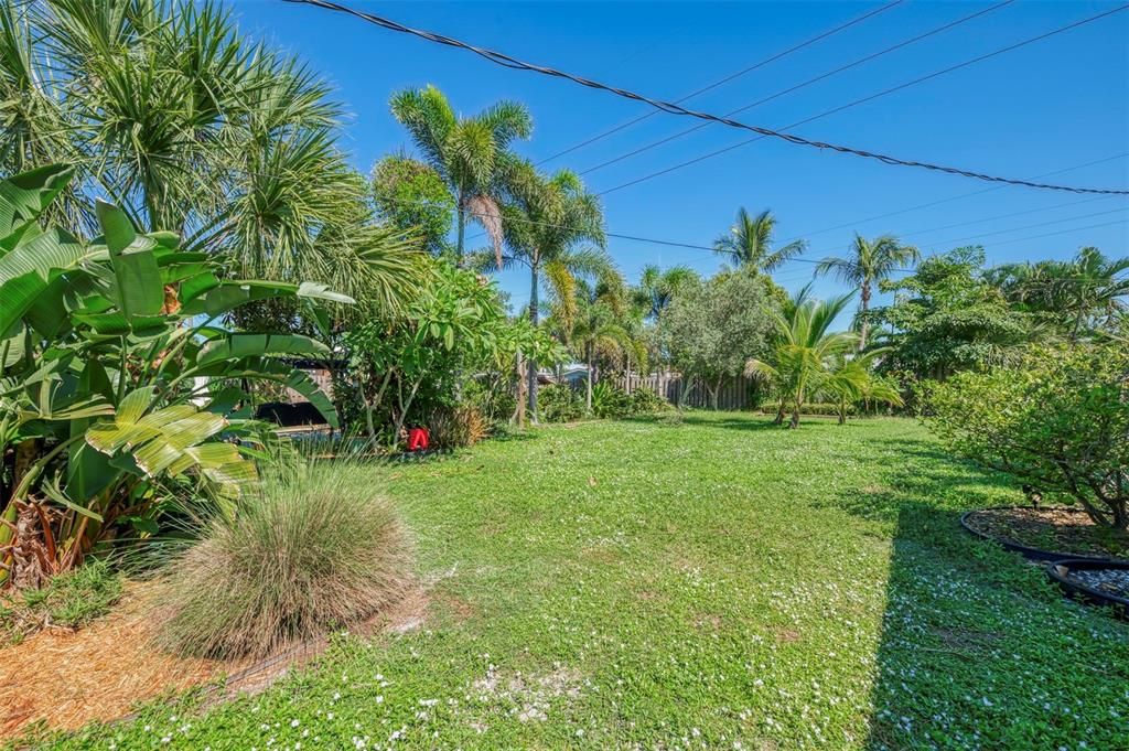For Sale: $395,000 (2 beds, 1 baths, 1248 Square Feet)