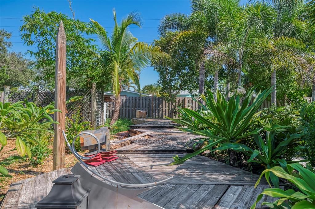 For Sale: $395,000 (2 beds, 1 baths, 1248 Square Feet)