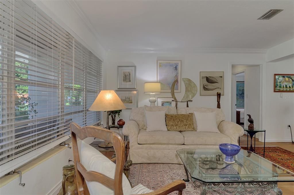For Sale: $395,000 (2 beds, 1 baths, 1248 Square Feet)