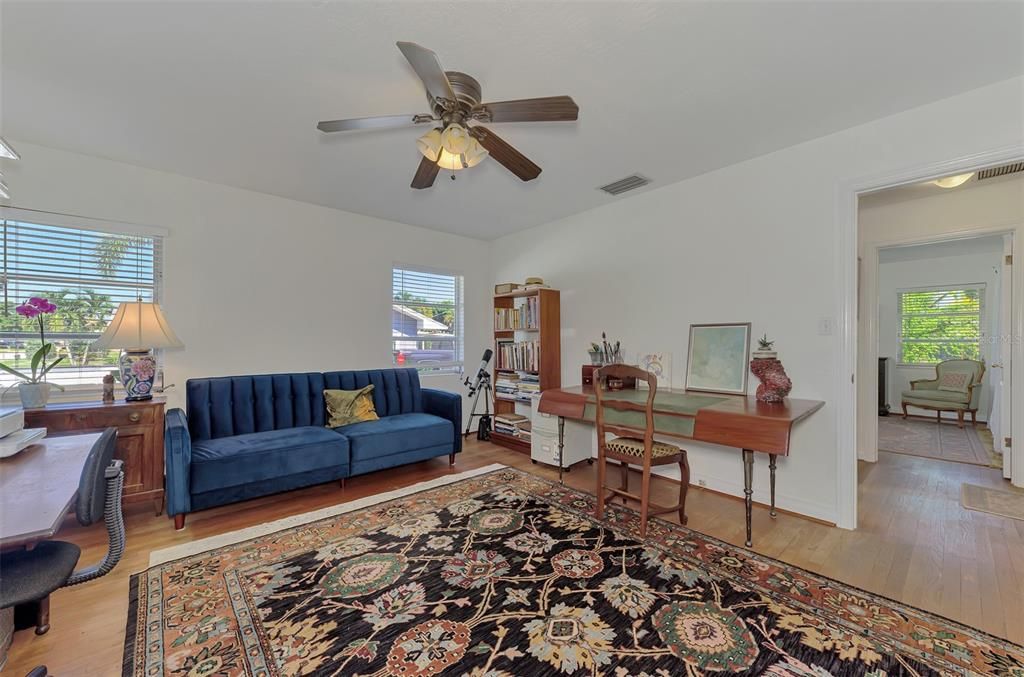 For Sale: $395,000 (2 beds, 1 baths, 1248 Square Feet)