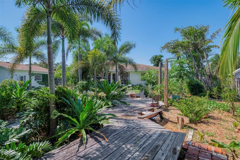 For Sale: $395,000 (2 beds, 1 baths, 1248 Square Feet)