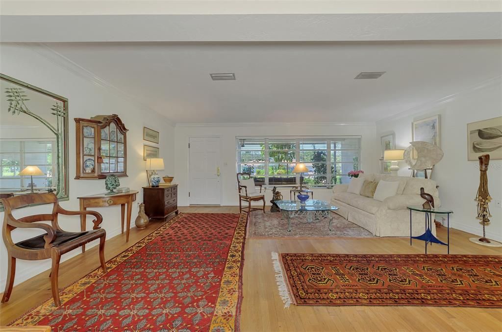 For Sale: $395,000 (2 beds, 1 baths, 1248 Square Feet)