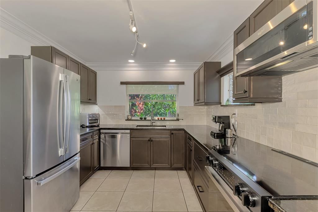 For Sale: $395,000 (2 beds, 1 baths, 1248 Square Feet)
