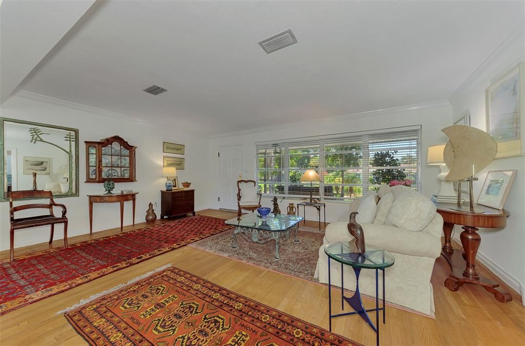 For Sale: $395,000 (2 beds, 1 baths, 1248 Square Feet)