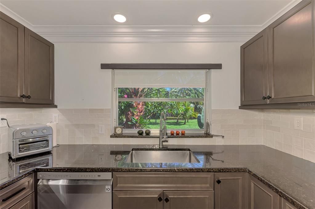 For Sale: $395,000 (2 beds, 1 baths, 1248 Square Feet)