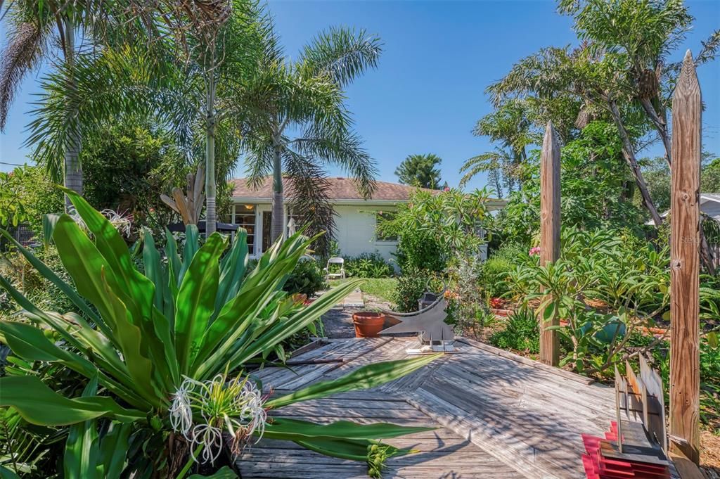For Sale: $395,000 (2 beds, 1 baths, 1248 Square Feet)