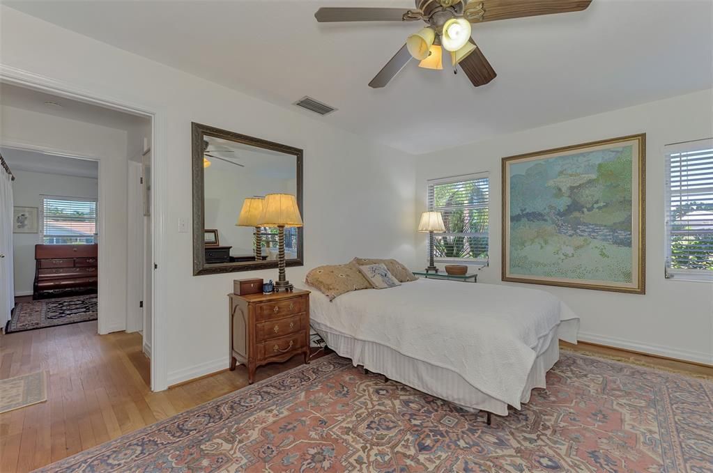 For Sale: $395,000 (2 beds, 1 baths, 1248 Square Feet)