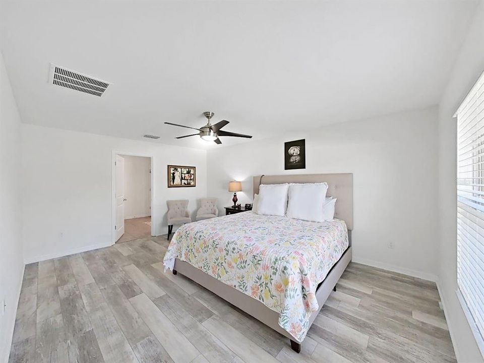 For Sale: $325,000 (4 beds, 2 baths, 1935 Square Feet)