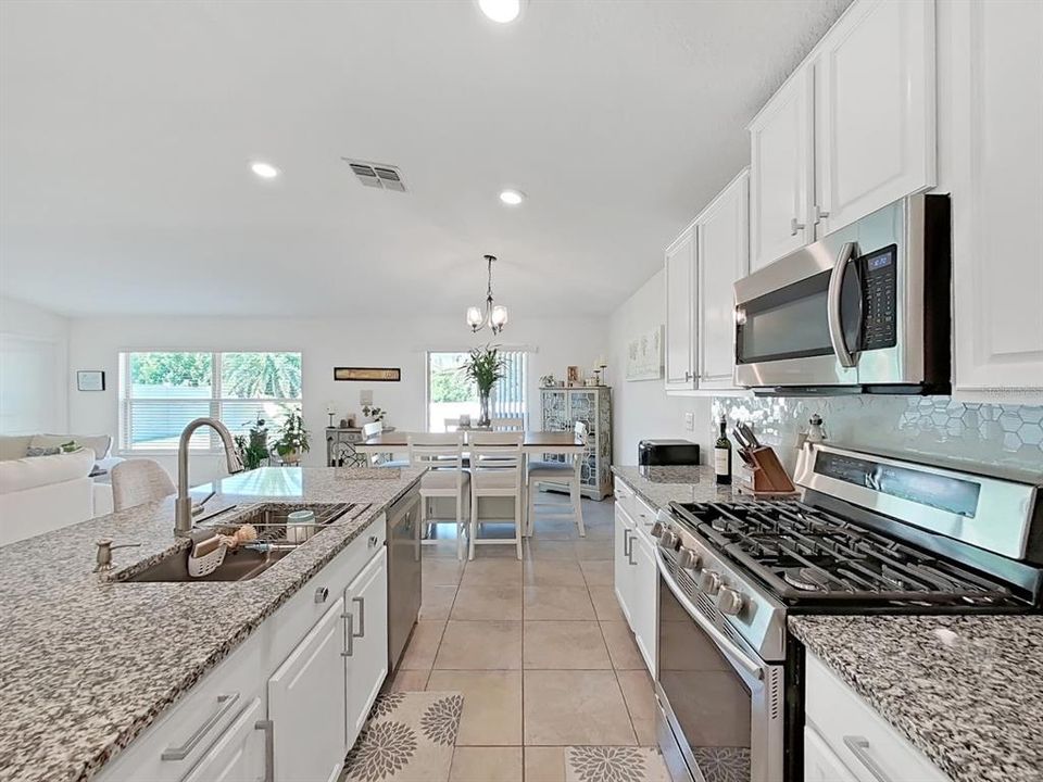 For Sale: $325,000 (4 beds, 2 baths, 1935 Square Feet)