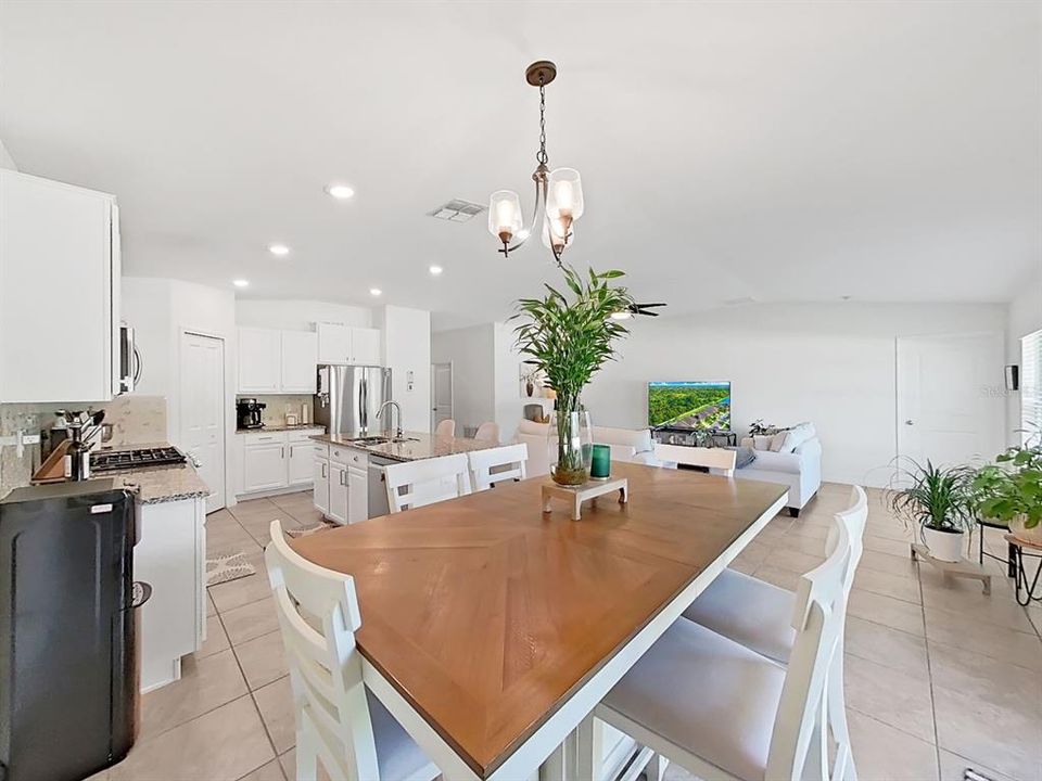 For Sale: $325,000 (4 beds, 2 baths, 1935 Square Feet)