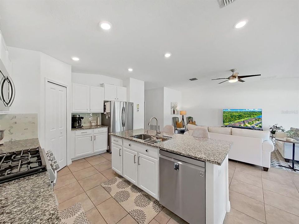For Sale: $325,000 (4 beds, 2 baths, 1935 Square Feet)