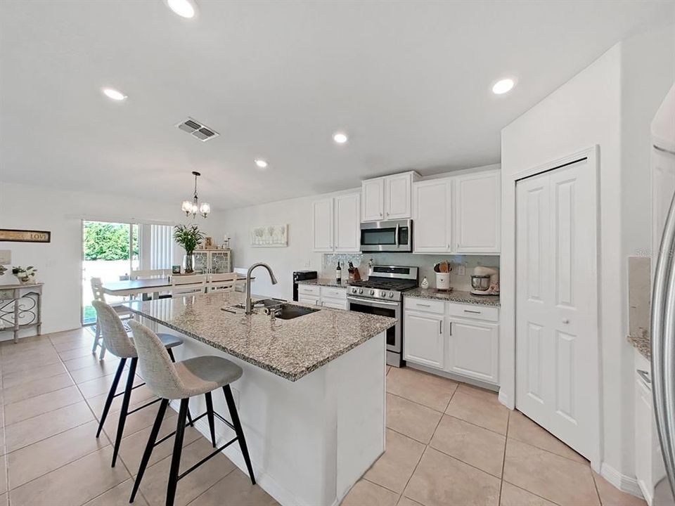 For Sale: $325,000 (4 beds, 2 baths, 1935 Square Feet)