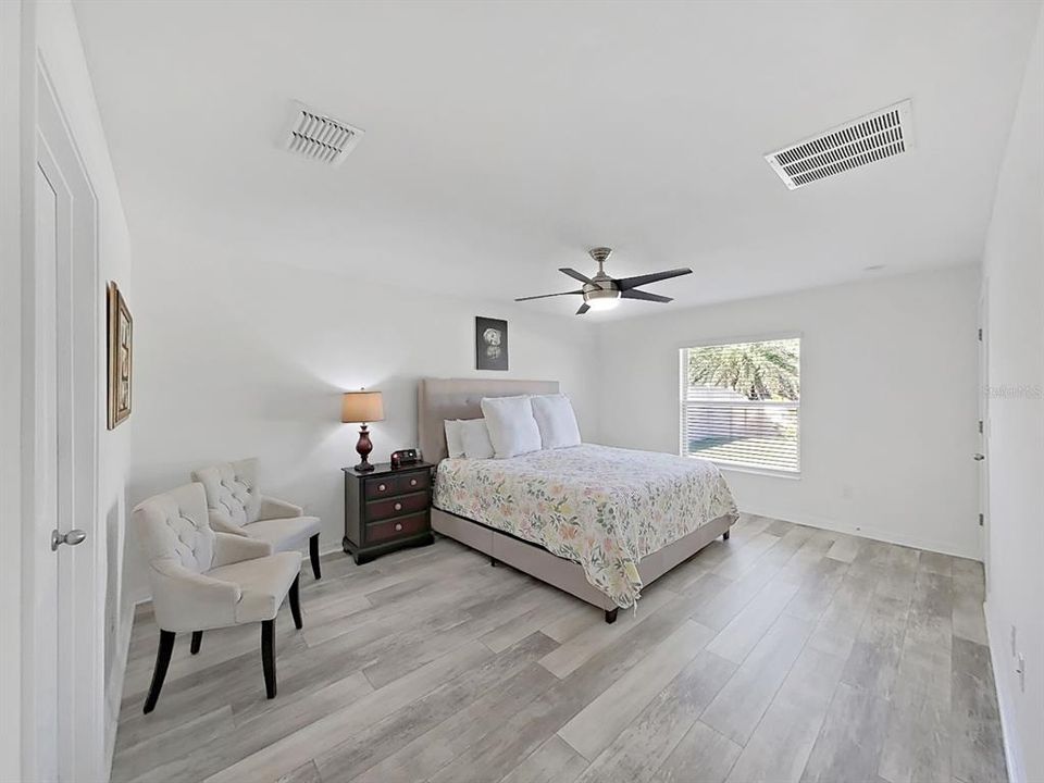 For Sale: $325,000 (4 beds, 2 baths, 1935 Square Feet)