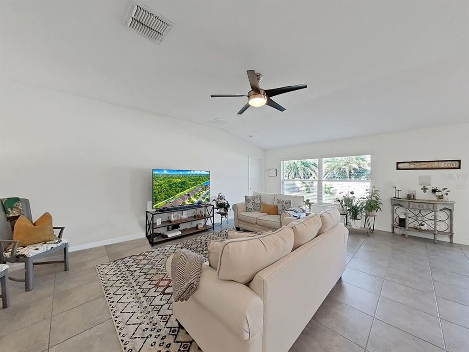 For Sale: $325,000 (4 beds, 2 baths, 1935 Square Feet)