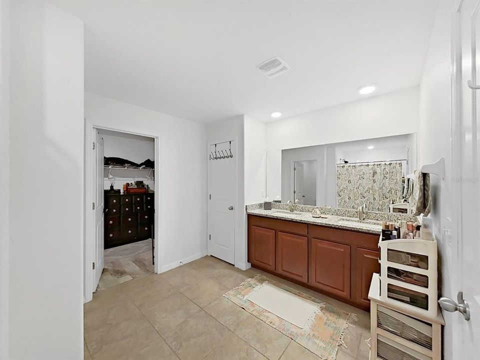 For Sale: $325,000 (4 beds, 2 baths, 1935 Square Feet)