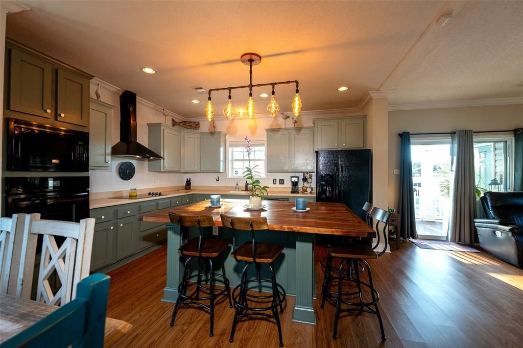 For Sale: $700,000 (3 beds, 2 baths, 2160 Square Feet)