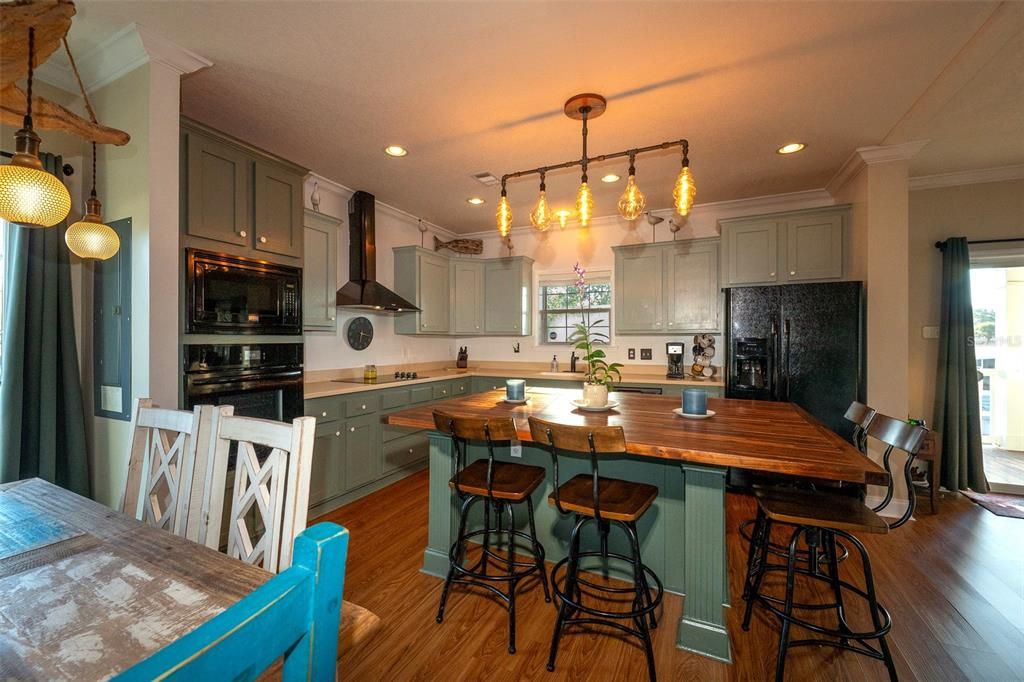 For Sale: $700,000 (3 beds, 2 baths, 2160 Square Feet)