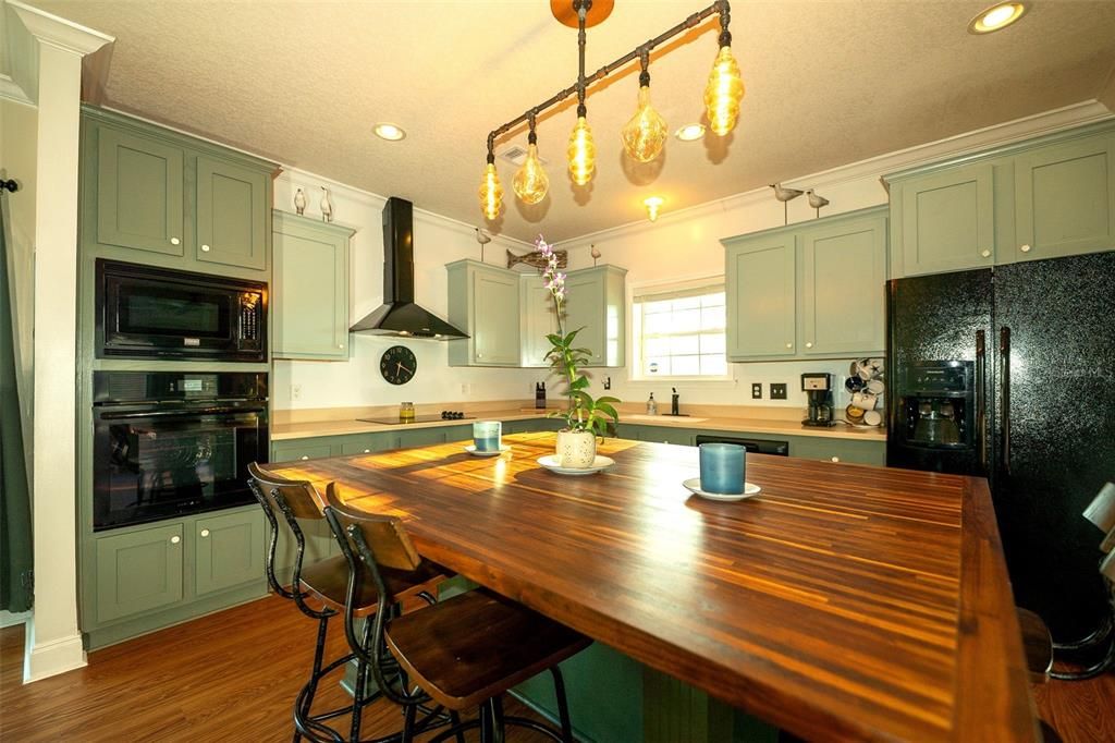 For Sale: $700,000 (3 beds, 2 baths, 2160 Square Feet)