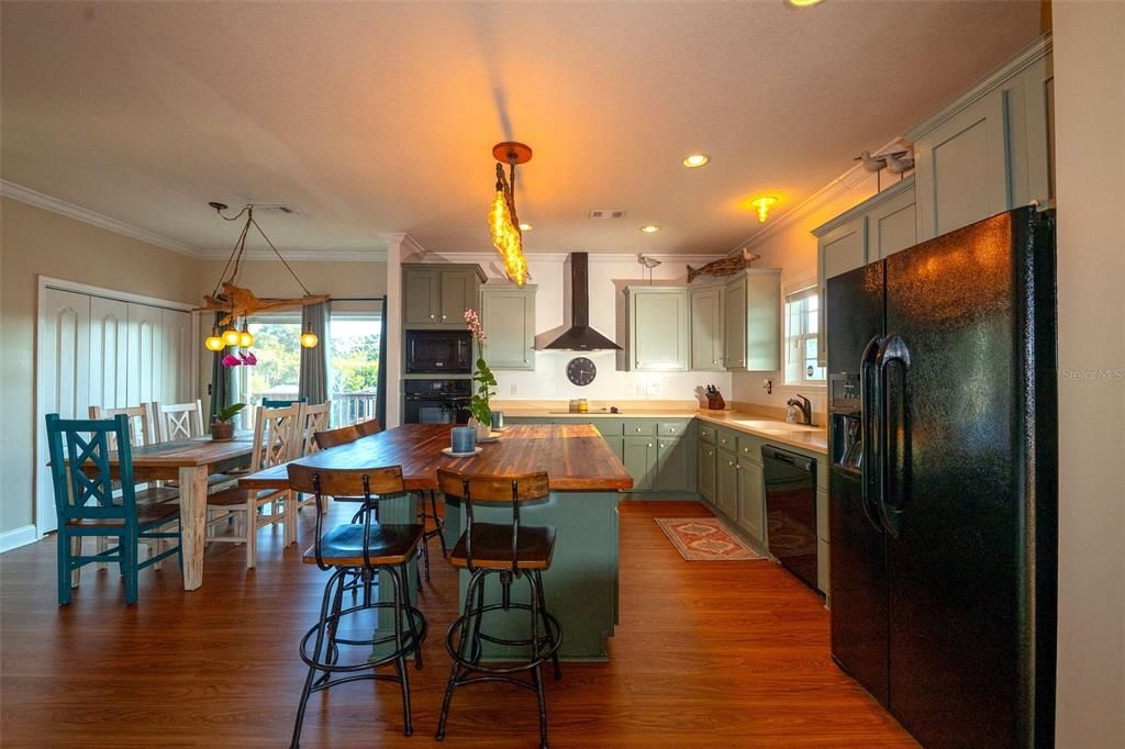 For Sale: $700,000 (3 beds, 2 baths, 2160 Square Feet)