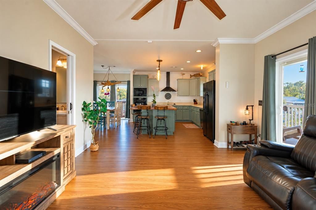 For Sale: $700,000 (3 beds, 2 baths, 2160 Square Feet)