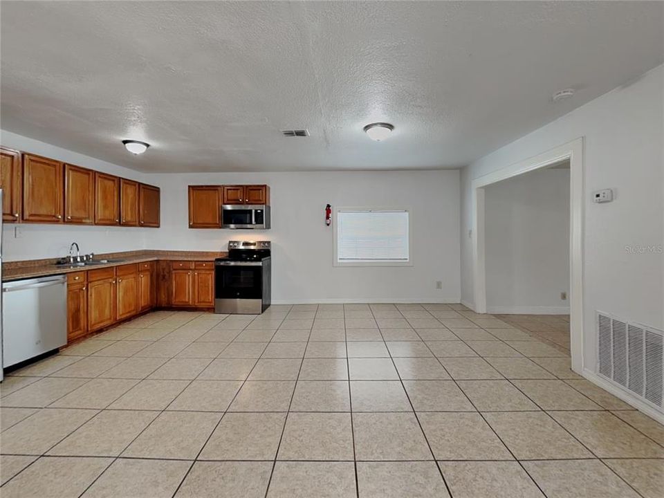 For Rent: $1,899 (3 beds, 2 baths, 1580 Square Feet)