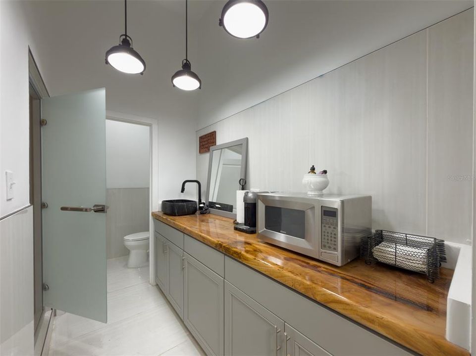 For Sale: $1,250,000 (4 beds, 4 baths, 1900 Square Feet)