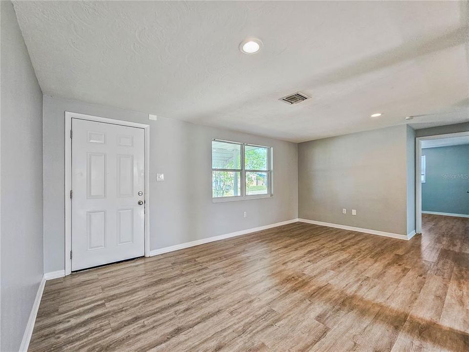 For Rent: $1,750 (3 beds, 1 baths, 1428 Square Feet)