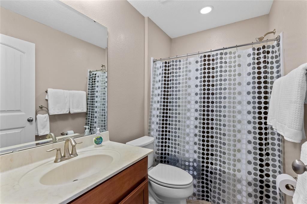 For Rent: $2,950 (4 beds, 3 baths, 2242 Square Feet)