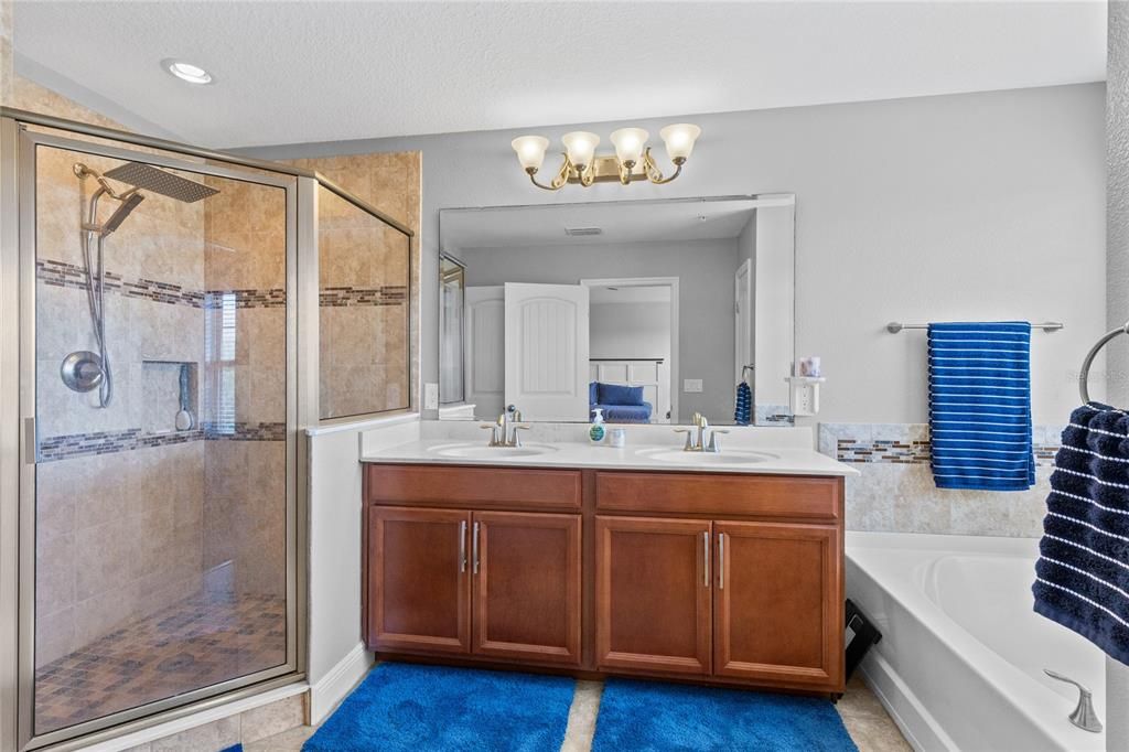 For Rent: $2,950 (4 beds, 3 baths, 2242 Square Feet)