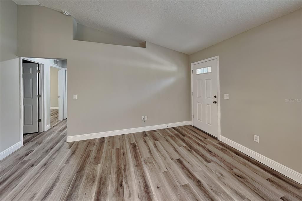 For Rent: $1,699 (3 beds, 2 baths, 1438 Square Feet)