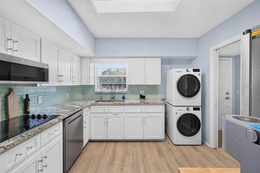 For Sale: $199,899 (2 beds, 2 baths, 1400 Square Feet)