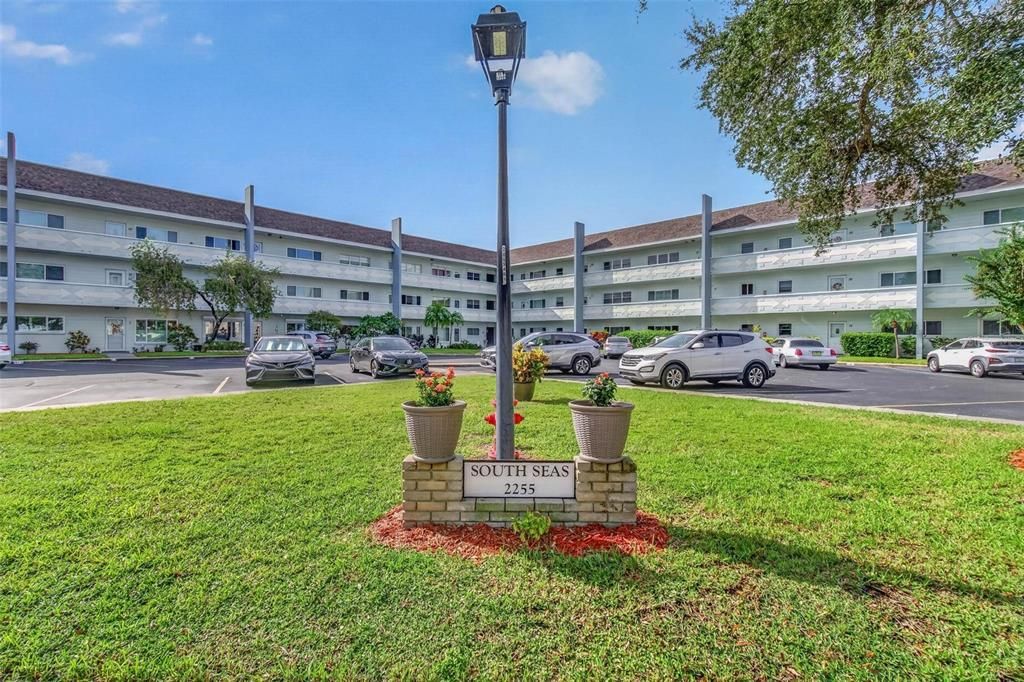 For Sale: $199,899 (2 beds, 2 baths, 1400 Square Feet)