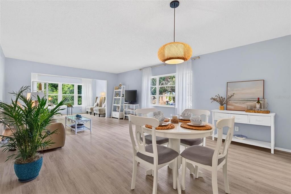 For Sale: $199,899 (2 beds, 2 baths, 1400 Square Feet)