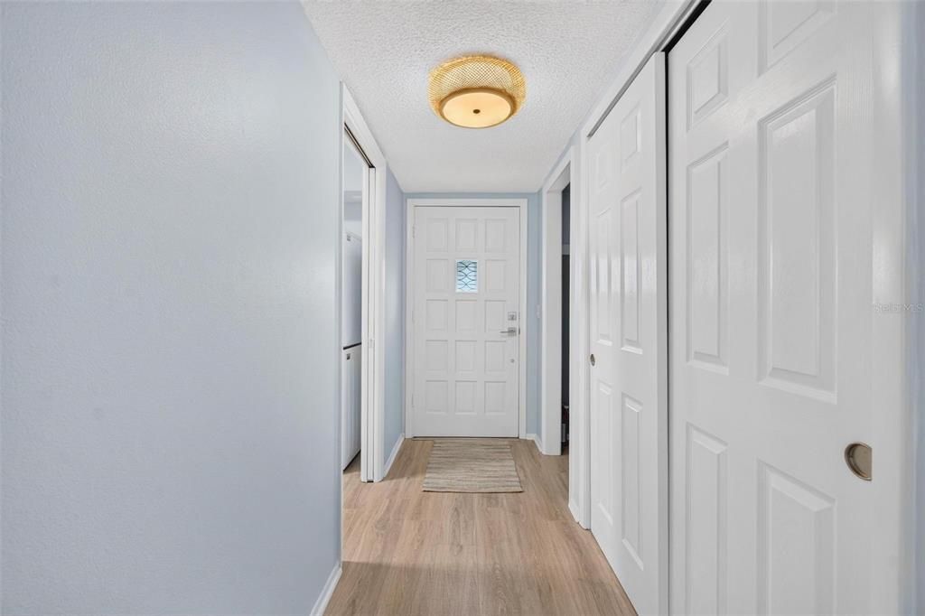For Sale: $199,899 (2 beds, 2 baths, 1400 Square Feet)