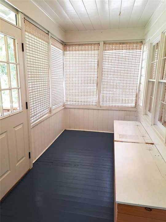 For Sale: $389,000 (2 beds, 1 baths, 851 Square Feet)