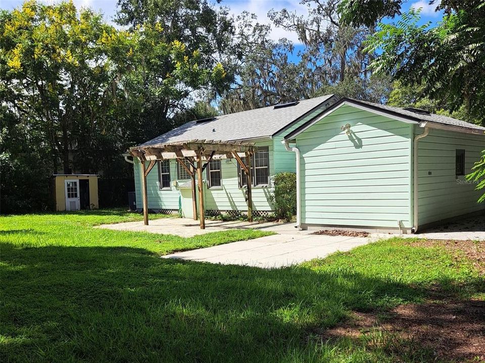 For Sale: $389,000 (2 beds, 1 baths, 851 Square Feet)