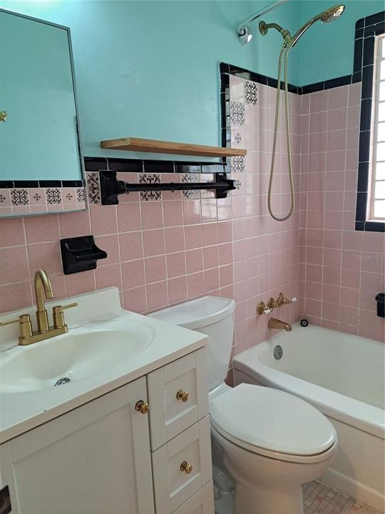 For Sale: $389,000 (2 beds, 1 baths, 851 Square Feet)