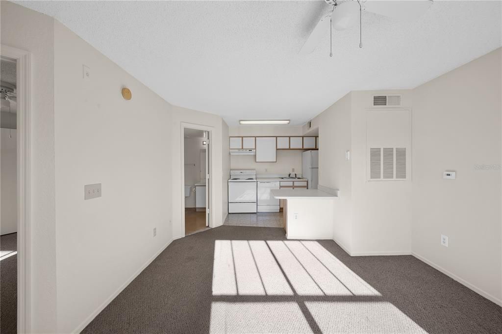 For Rent: $1,200 (1 beds, 1 baths, 530 Square Feet)