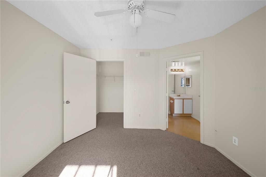 For Rent: $1,200 (1 beds, 1 baths, 530 Square Feet)