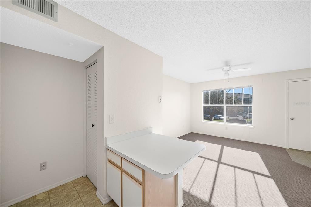 For Rent: $1,200 (1 beds, 1 baths, 530 Square Feet)