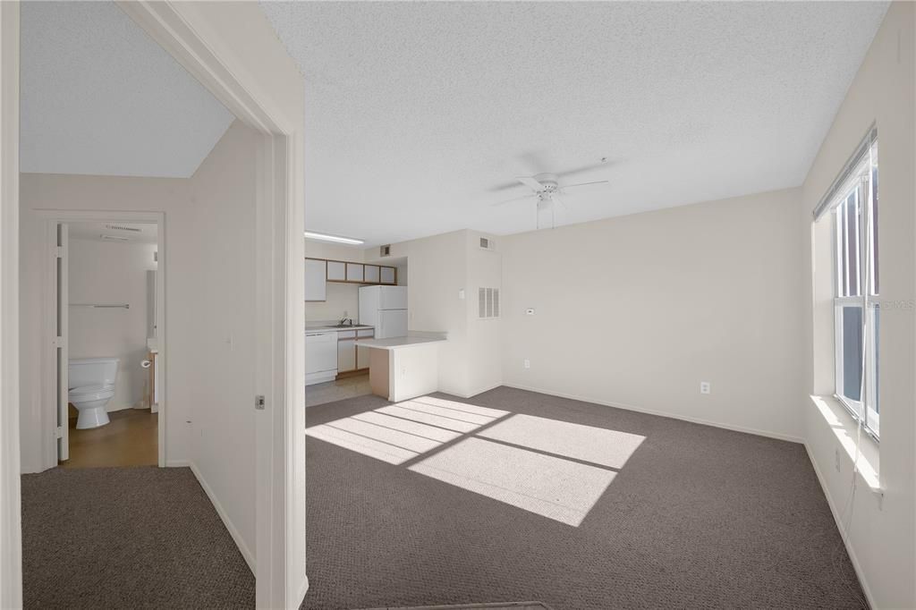 For Rent: $1,200 (1 beds, 1 baths, 530 Square Feet)